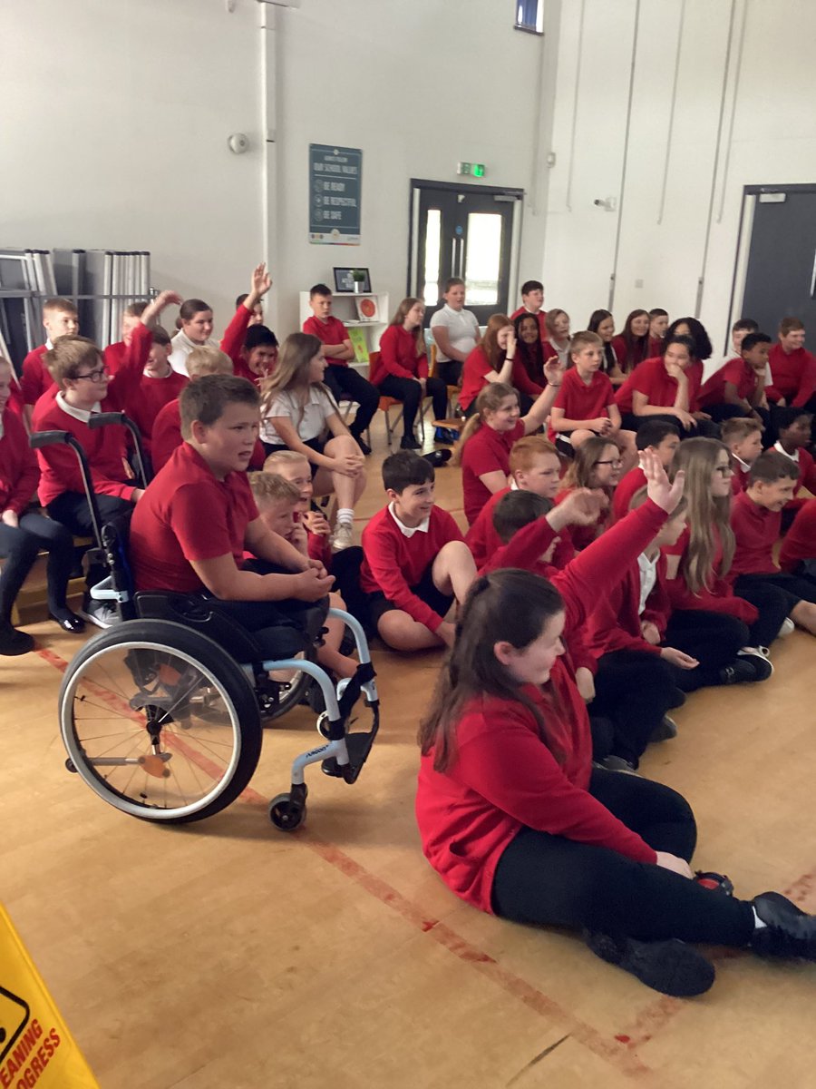 MissBeeYear6's tweet photo. An enjoyable and exciting morning! First we watched the production of The Jungle Book followed by a workshop to learn about what happens behind the scenes. The children found out about scenery, costumes, sound and lighting. https://t.co/g6ErCjdgBi