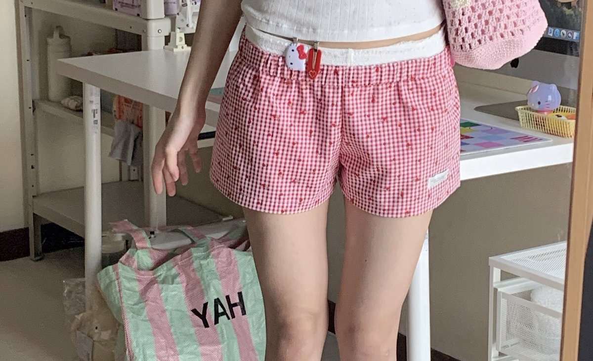 marauisxx's tweet photo. 🍎 ⦂ casual not usual
ป้ายยาหลายรอบมากกับตัวนี้ สั้นกำลังดี ลายผ้าน่ารักใส่ไปเที่ยววันชิล ๆ กับเสื้อยืด baby tee หรือจะแขนยาวก็น่าร๊าก รอบนี้ส่อยเป็นกางเกงลายดอกดีเทลลูกไม้ปลายกางเกง น่ารักที่ถูกต้องง !! ٩( *˙0˙*)۶ https://t.co/G8YRBALU3Z