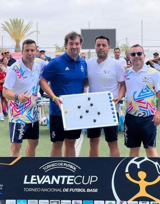 Entrenador CONNECT-COACH de la <a href="/LevanteCup/">Levante Cup</a> Alevin es <a href="/arturovera_/">Arturo Vera</a> del <a href="/CFSANJOSE/">CF Inter San José Valencia</a>   <a href="/CanteraGrogueta/">Cantera Grogueta</a> Enhorabuena!! 🧑🏻‍🏫⚽🔝 #LevanteCup2024 #connectatusjugadores