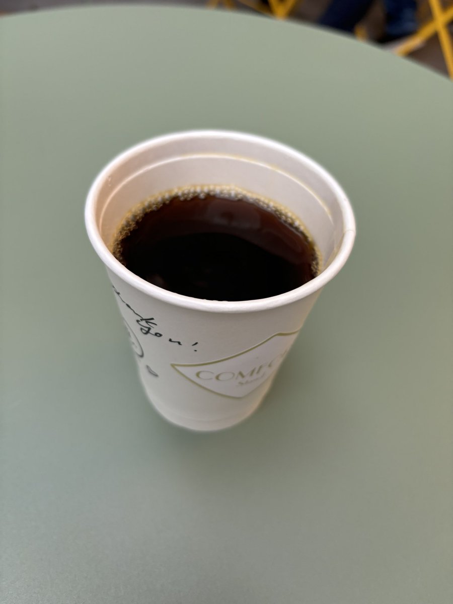 re_coffee324's tweet photo. 仕事終わりに綺麗なお姉さん��美味しいコーヒー淹れてもらってしまった😚
てか、このコーヒースタンド、扱ってるロースターがエートス、アンドコーヒー、リーブスと良いところばっかだし、豆も買えるの強すぎる😱
豆の種類も4〜5種類くらいあるし、
なんだここ笑
#comfortstand https://t.co/0gtxh6ywAv