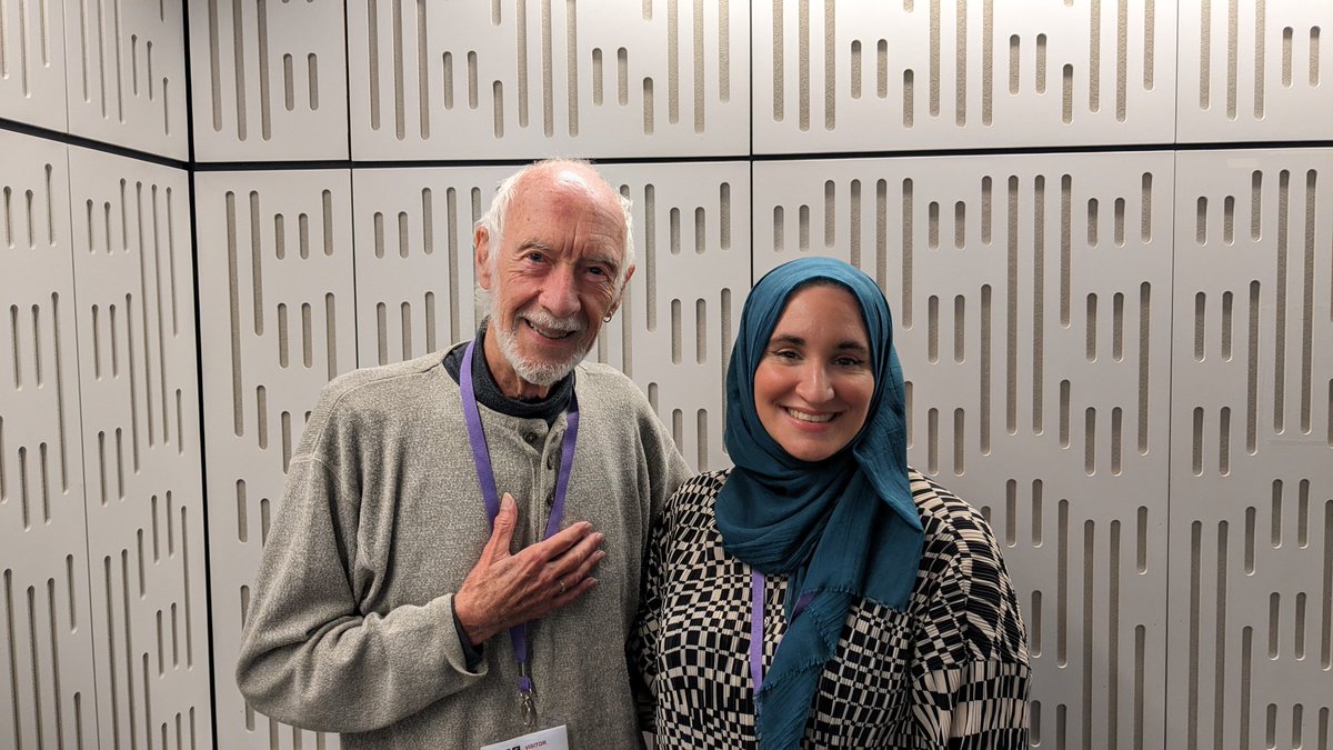 It was a joy to have the National Poet of Wales <a href="/hanan_issa_/">Hanan Issa</a> with us in the Poetry Please studio. Hear her in conversation with <a href="/McgoughRoger/">Roger Mcgough</a> tomorrow at 4pm, with a stunning selection of poems by @zeinabeck, Philip Larkin, <a href="/Idharker/">Imtiaz Dharker</a>, <a href="/ElfynMenna/">Menna Elfyn</a> + more. bbc.co.uk/programmes/m00…
