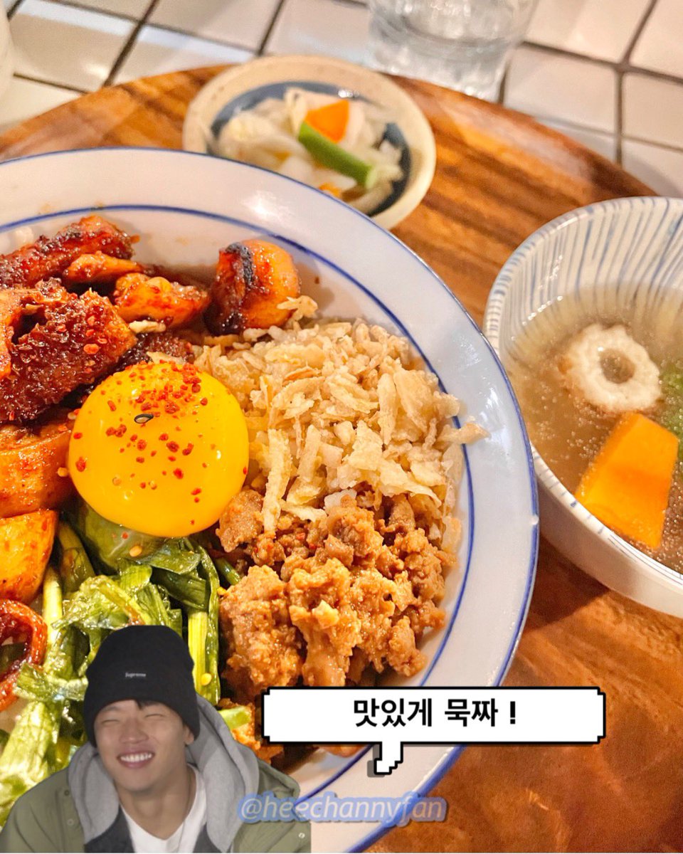 RT 추첨 3분께
황희찬 인스타 투명포카&amp;예절포카 1 SET 보내드립니다 ꯁ

• 당첨자분들은 받으시는 분 성함과 주소 제공해주셔야됩니다 ☺️
• 배송비는 제가 부담🎶🎵
• 해당 이벤트 물품은 모두 비공굿임으로 추후 판매 적발시, 정몽규지지자&amp;클린스만악개로 간주하겠음 (가만안둔다는뜻)