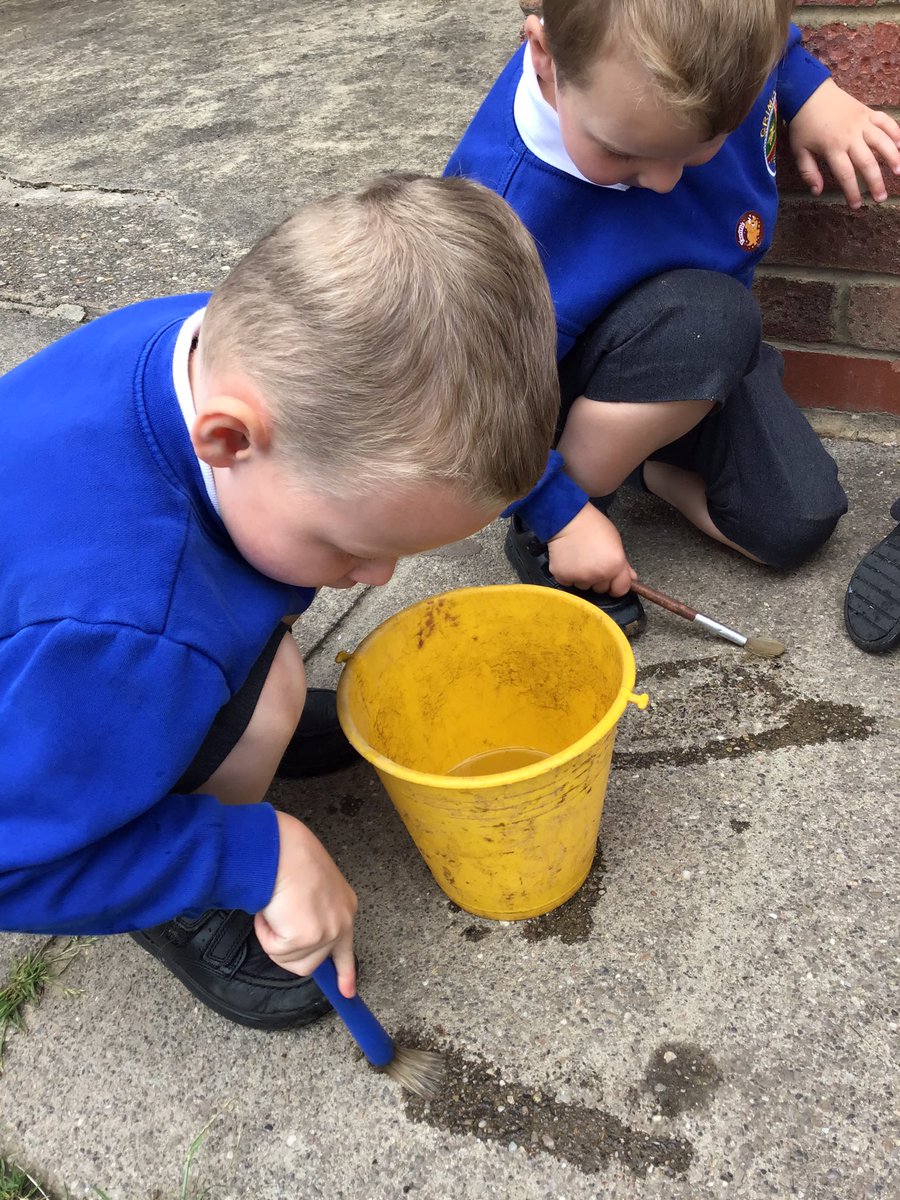 Nursery_GPS's tweet photo. There’s lots of mark making going on outside this morning!
💦✍️ #Literacy #Physicaldevelopmemt https://t.co/mpeqiPtg34