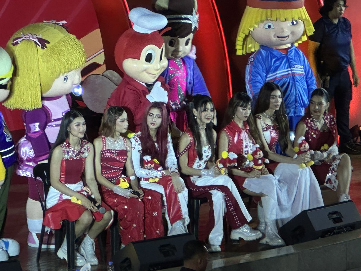 saarmone's tweet image. 2nd time seeing them upclose!! 
Dadaan lang ako nakita ko pa ulit sila hehehe 🫶🏻