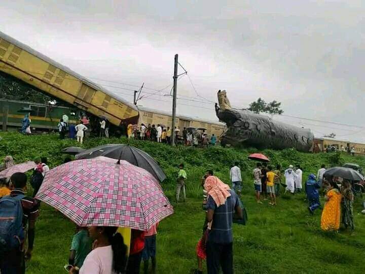 BappaGupta7's tweet photo. কাঞ্চনজঙ্ঘা এক্সপ্রেস ট্রেন দুর্ঘটনায় নিহতদের পরিবারকে জানাই গভীর সমবেদনা ও আহতদের দ্রুত সুস্থতা কামনা করি 🙏😭 https://t.co/9XeznRoMSX