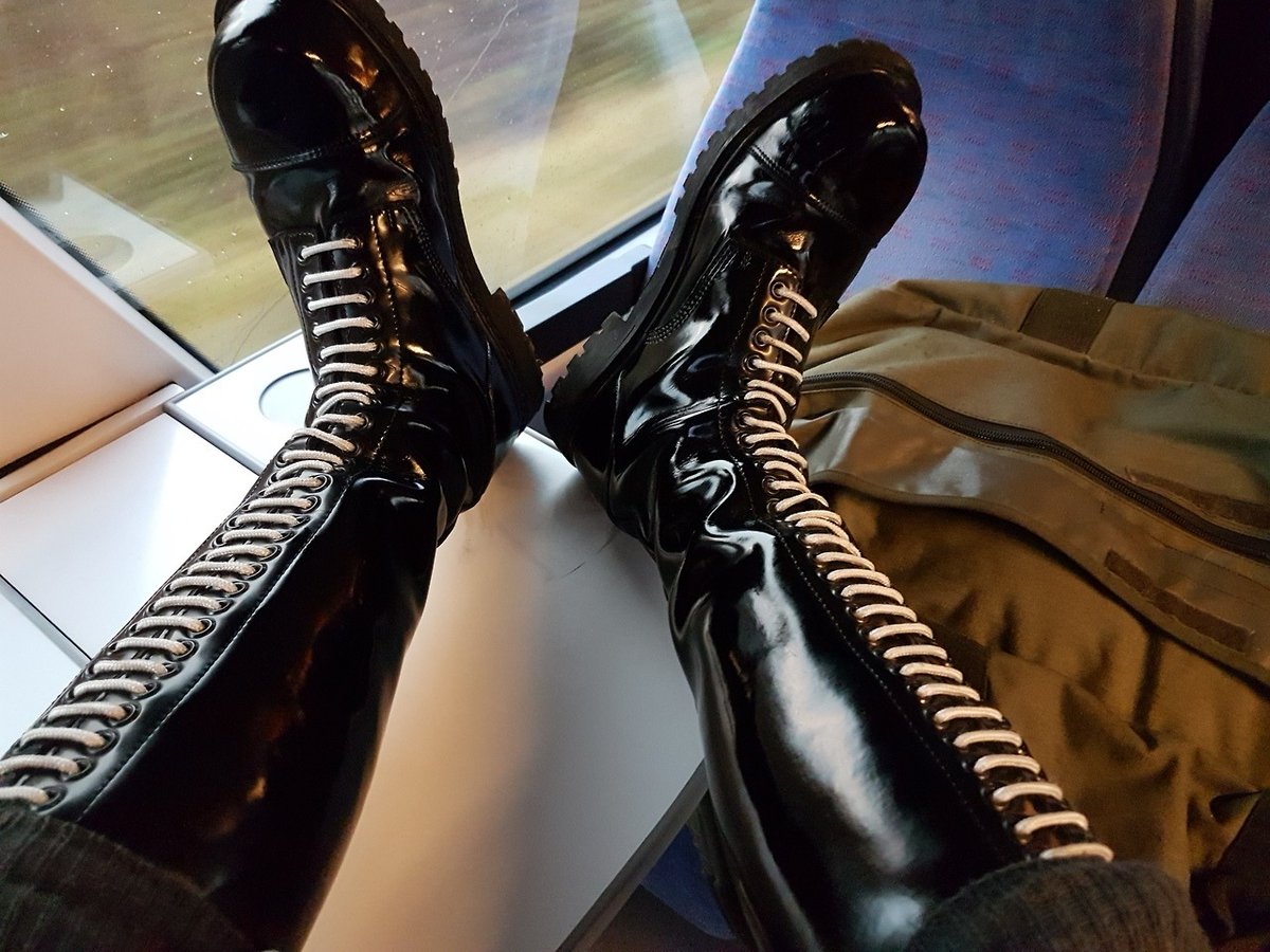 Fuckin' love skin guys in 30 hole boots.