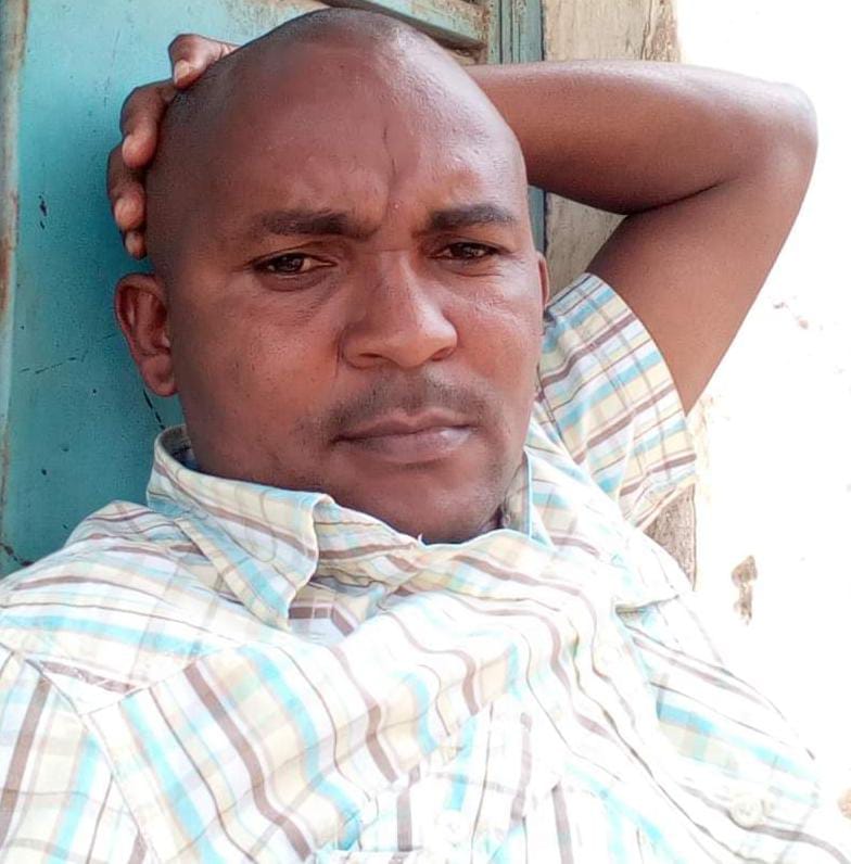 DCI_Kenya's tweet photo. POLICE RAID HOME IN KAMULU, RECOVER 5 STOLEN CARS

DCI detectives have recovered five suspected stolen motor vehicles at a homestead in Kamulu, in an early morning joint operation that also saw the arrest of the prime suspect, Salesio Njagi Kiura. https://t.co/2GRWosmCc5
