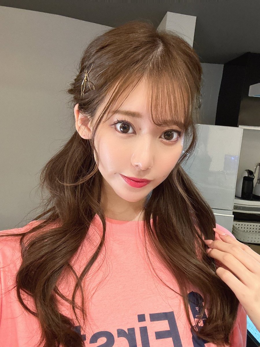 枫富爱全部作品下载链接（44部）
idol56.com/fengfuai.html
枫芙爱(英文名：Fuua Kaede，日文名：枫ふうあ)，她是2021年出道的新人，因为靓丽的外表一出道就深受观众们的喜欢。也有很多人将她的名字写作“枫富爱”。她于2001年3月30日出生，有着大长腿、肤白貌美，有着模特般的身材。#枫ふうあ #枫富爱