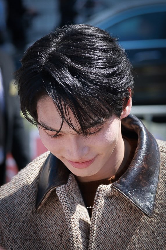 NIDZA7822's tweet photo. มุมเซนต์ลายเซนต์   น่าร๊ากกกกก 

BA WIN AT PRADA SS25
#PradaSS25xWin
#PradaSS25
#Prada @Prada
#winmetawin https://t.co/aDilEdKzwW