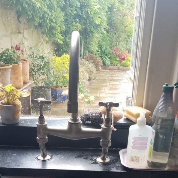 AceEnergyBath's tweet photo. A quick tap change can make all the difference. One of our regulars sprucing their kitchen up. #plumbing #plumbers #plumbersinbath #cityofbath #cityofbathuk https://t.co/ld3wSpJHUI