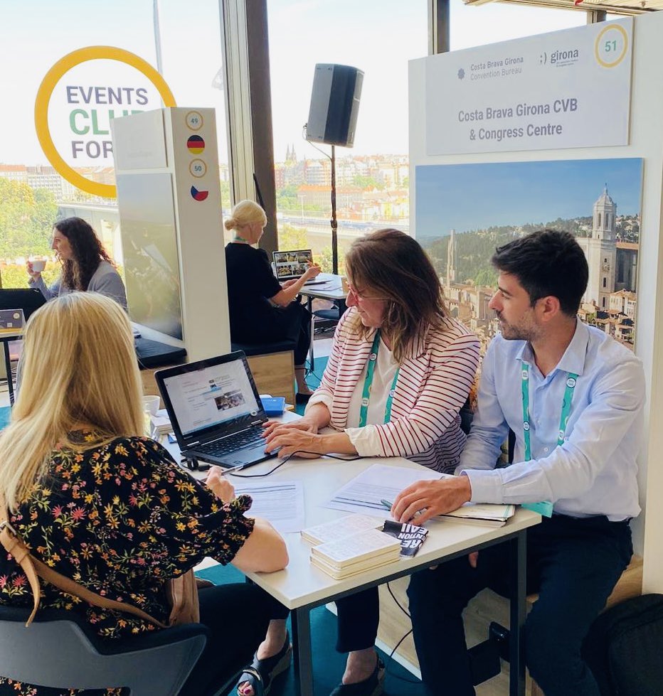 palco_gi's tweet image. Attending the #EventsClubForum in Prage: B2B meetings, expanding our business network, making new connections and promoting #Girona as a #MICE destination  

@CostaBravaCB @EuropeCongress
#PalauCongressos #GironaEmociona