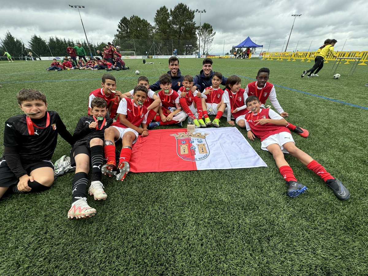 orafael_p's tweet photo. Another one!😍
Champions!!🏆
Galo Cup 24, Pontevedra  🇪🇸

#PorMaisFuturo
#SCBraga #Pormais 
#futebol #football #soccer #futbol
#fusball #futbola #calcio #fotball
#足球 #nogomet #fótbolti #فوتبال
#フットボール https://t.co/Tj8PpXfQNp
