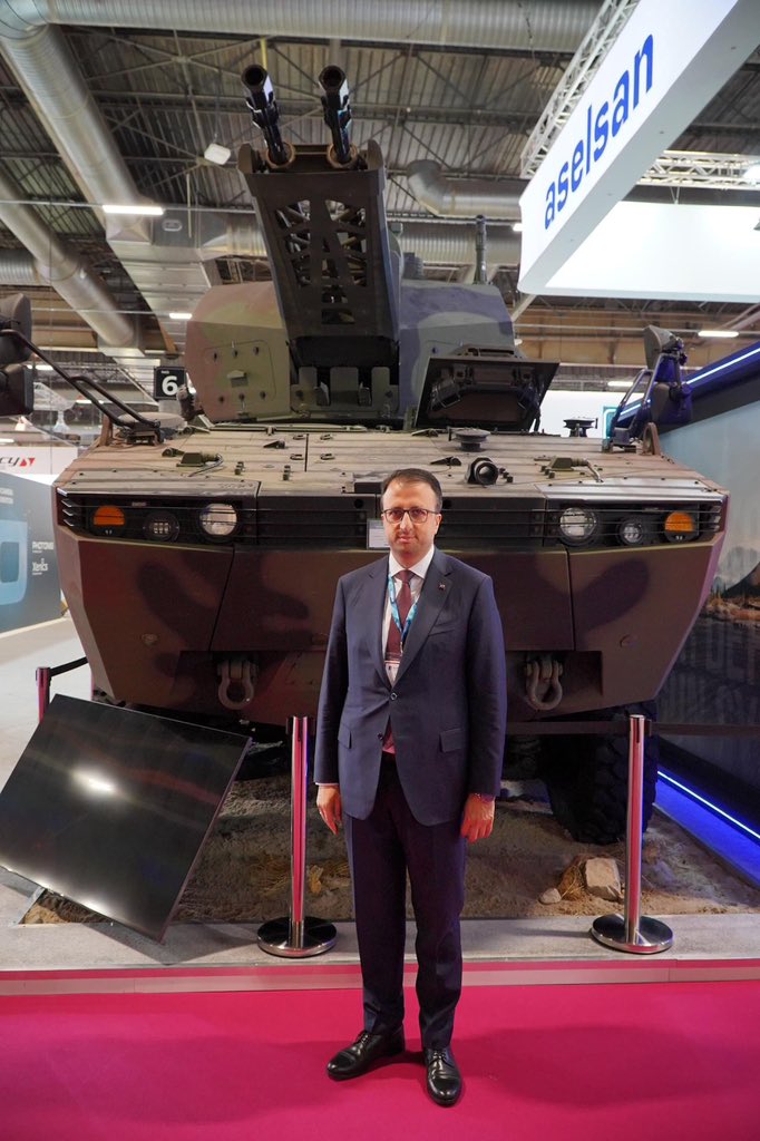 AhmetAkyol's tweet image. ASELSAN #KORKUT Alçak İrtifa Hava Savunma Silah Sisteminin 8x8 araca entegre versiyonunu yurt dışında ilk kez   Paris/#EUROSATORY fuarında sergiliyoruz.
🔻
Paletli konfigürasyonu ordumuz tarafında çok etkin kullanılan KORKUT'un, 8x8 lastik tekerlik araç versiyonu, farklı