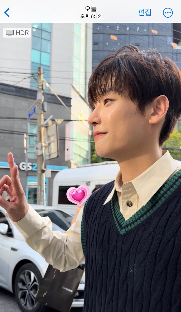 ngxdoo's tweet photo. 개냥이성수자만추..(바지갈아입혀ㅎㅎ)😽 https://t.co/MAY5VzEIFp