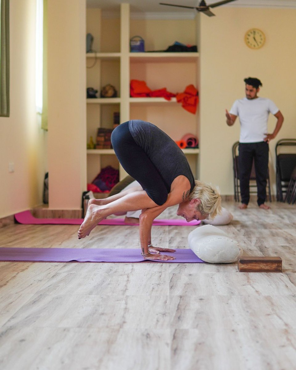 adiyogaashram's tweet photo. Crow Pose (#Bakasana) is a foundational arm balance in #yoga that strengthens the wrists, arms, and core while improving concentration and balance. #rishikesh #adiyogaashram https://t.co/87813sgEk4 https://t.co/Bwl4mnkkKK