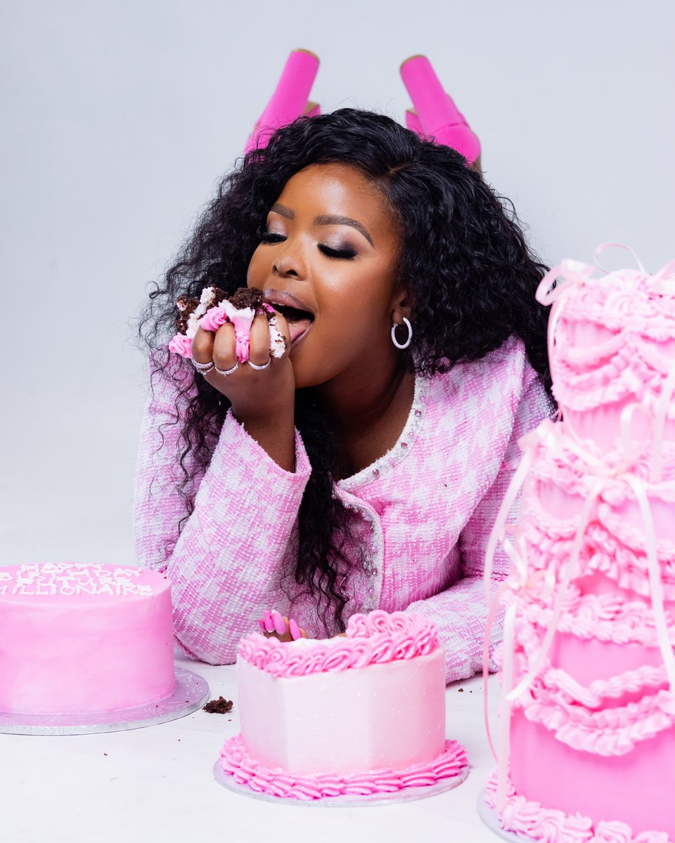 birdiebakes2020's tweet photo. 🩷Cake is my happy place. Happy 23rd birthday to myself 🥹 JORDAN YEARRR!!!🩷🌸 https://t.co/1CeZZnyhW6
