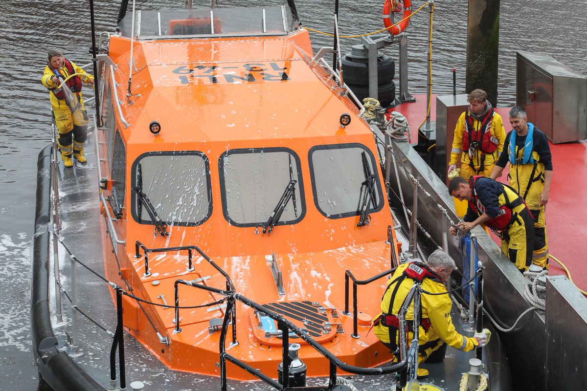 WHITBYRNLI's tweet photo. The volunteer crew were still smiling this morning despite spending the night at sea on a search operation.

Full story: https://t.co/mYufaxLu9F https://t.co/pRwLB28gWU