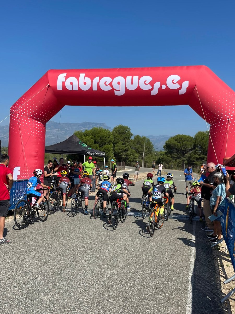 🚴Vinallop torna a acollir la Copa Catalunya Infantil de carretera aquest dissabte 22 de juny.

🏆Les categories de formació del ciclisme català estan citades a la prova organitzada per la Penya Ciclista Baix Ebre.

+ info 👉 ciclisme.cat/noticies/carre…

#ciclismecat #formació