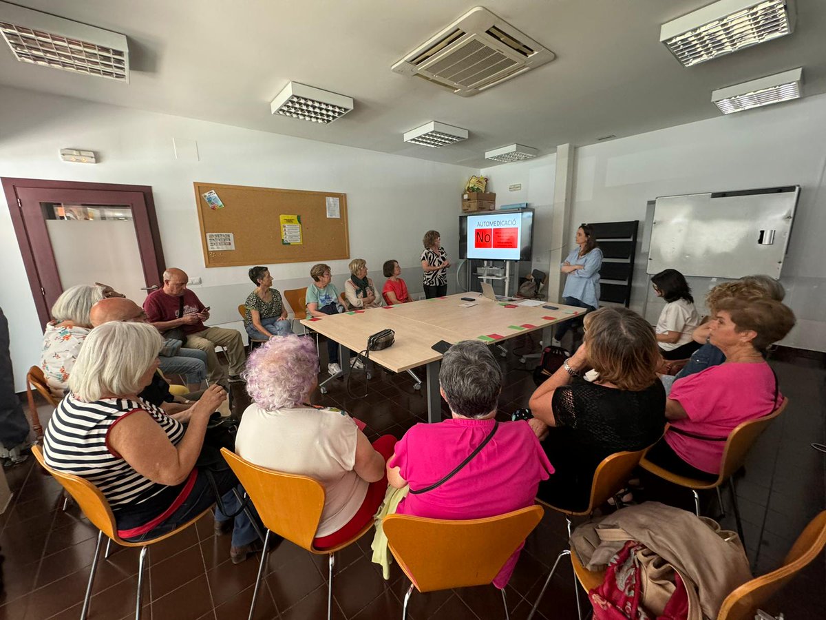 Ya se ha realizado la tercera charla Mitos sobre Medicación en el Centro Cívico San Narcís de #Girona por 7 #FAP de <a href="/sefap/">sefap</a> <a href="/apellicerj/">Àngels Pellicer</a> <a href="/monicapalacioss/">Mònica Palacios</a> <a href="/montsecols/">montse cols</a> <a href="/AnnaAgustiS/">Anna Agustí</a>
<a href="/ArcosPalomino/">Cristina Arcos Palom</a> #InésYeste #MontielFaus Legado del #27CongresoSEFAP en #Girona #PotenciarRolClínicoFAP