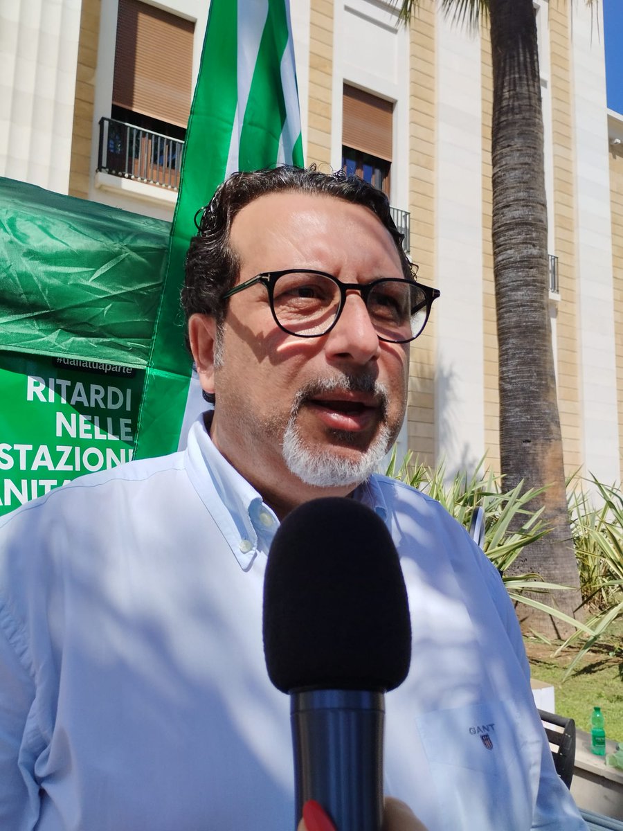 CislPuglia's tweet photo. #17giugno
Sit-in @cisl_bari e @BariFnp, il sostegno della #CislPuglia insieme con la @fnpcislpuglia1 . @CastellucciAnto: urgente affrontare il problema delle liste d'attesa in #sanità ponendo al centro i bisogni dei cittadini
#perlapersona https://t.co/28nKr8z6Ay