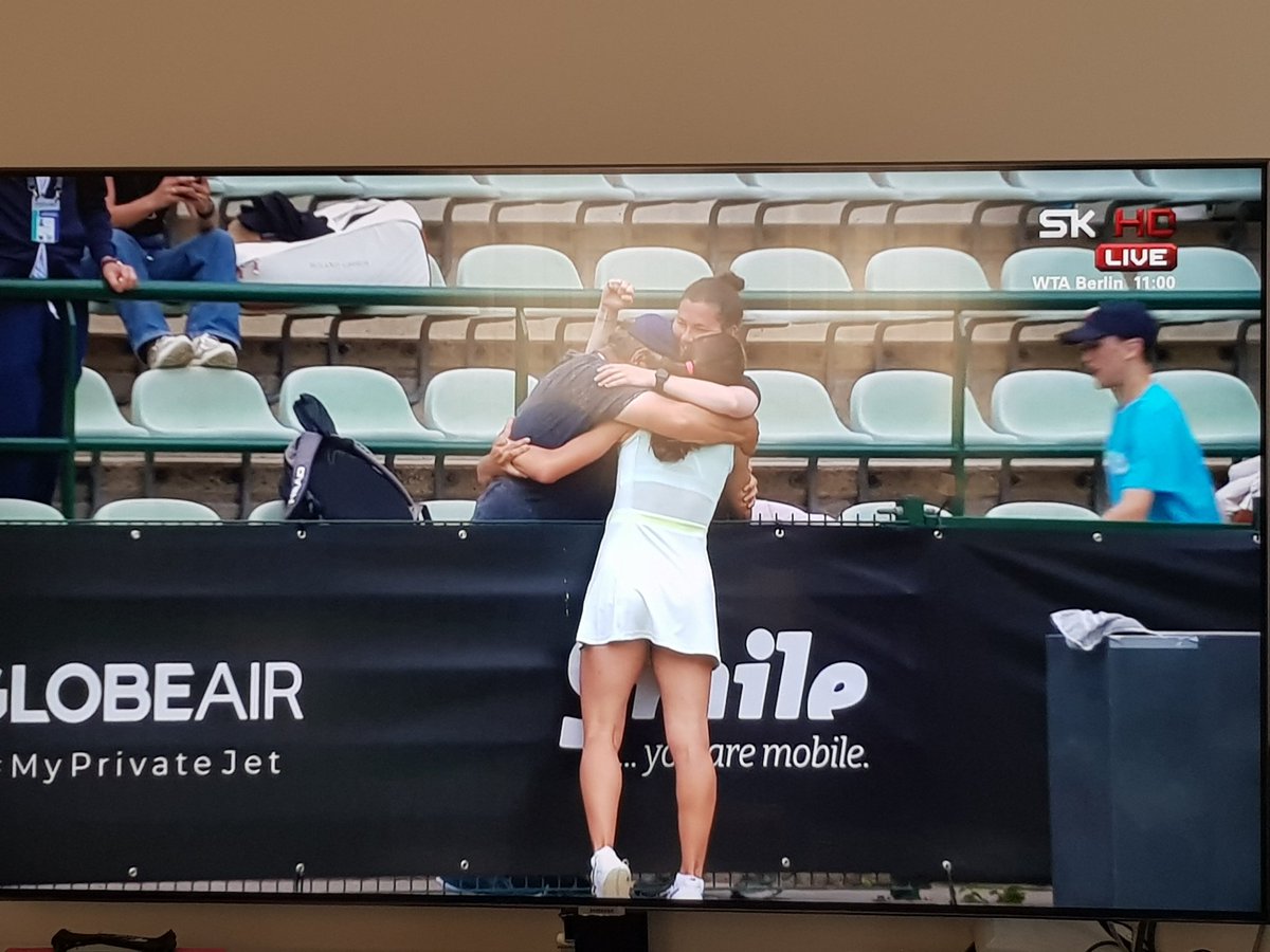 As bayrakları as as 🇹🇷🇹🇷🇹🇷
Bir #wta500 turnuvasında 2.turdayız 👏👏👏
Bravo Zeynep, harika bir galibiyet 👊🌱🧿🌟🎉
Tebrikler <a href="/ZeynepSonmez__/">Zeynep Sonmez</a> ve  <a href="/MertovsTDesk/">Mert Ertunga</a>  👏👏👏
Bakalım 2.turda rakip kim🤓
#GoZeyno #EcotransOpen #ZeynepSönmez