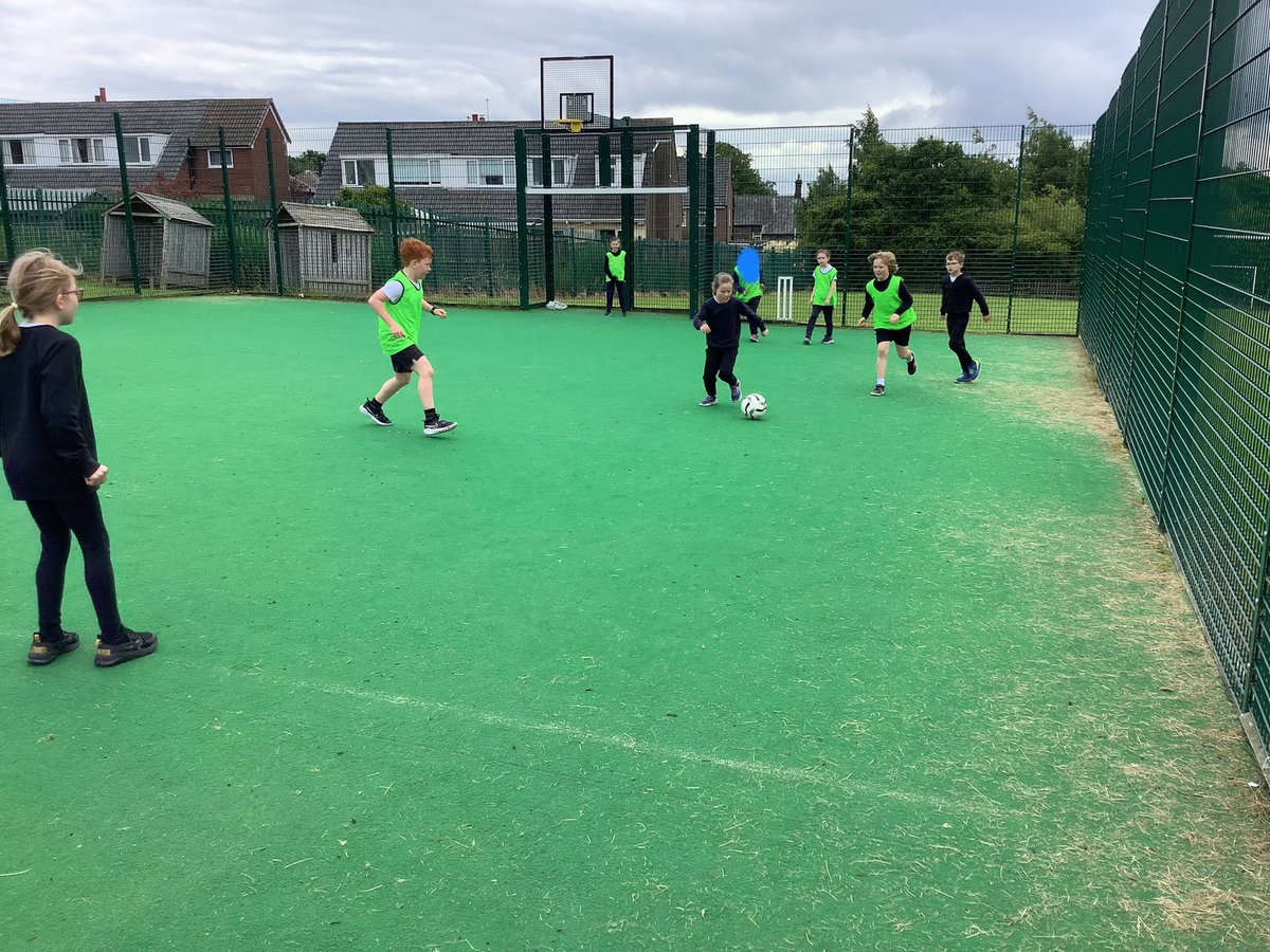 ReinwoodJuniors's tweet photo. It’s been a high-scoring start to the Year 3 Euros in 3F! England 🏴6-2 Serbia 🇷🇸, Denmark 🇩🇰6-0 Slovenia 🇸🇮
Well done 3F!
#RJSPE #RJS3F #EURo2024 https://t.co/iIYzonA9ii