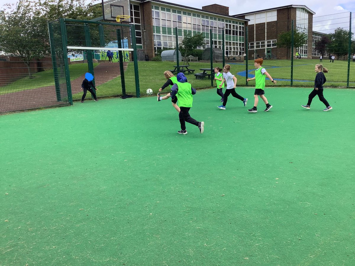 ReinwoodJuniors's tweet photo. It’s been a high-scoring start to the Year 3 Euros in 3F! England 🏴6-2 Serbia 🇷🇸, Denmark 🇩🇰6-0 Slovenia 🇸🇮
Well done 3F!
#RJSPE #RJS3F #EURo2024 https://t.co/iIYzonA9ii