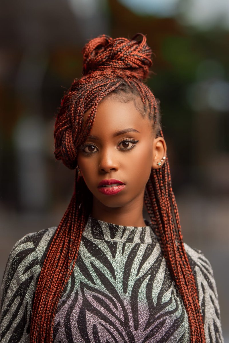 PoshPalaceKenya's tweet image. Slay effortlessly with our flawless knot less braids 🦋
It's the perfect blend of style and comfort 

#poshpalace
#poshboss
#knotlessbraids
#darlingkenya
To make your appointments
☎️0797403131
📥Dm
Or click the link in our bio ✨