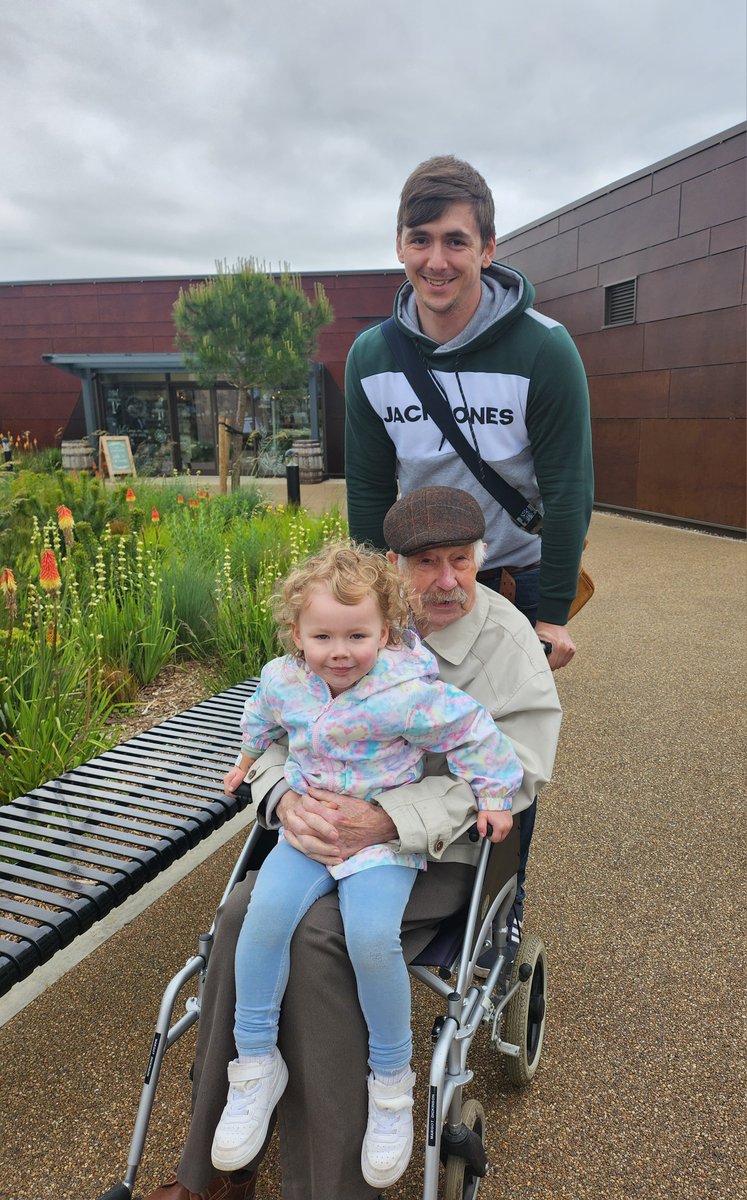 Deangate residents enjoyed a wonderful safari at the Yorkshire Wildlife Park. Well done to the staff team who made it a very special day for the residents.
Click here for the full story tinyurl.com/y3dr6w66
hillcare.net  #YoureInCaringHands