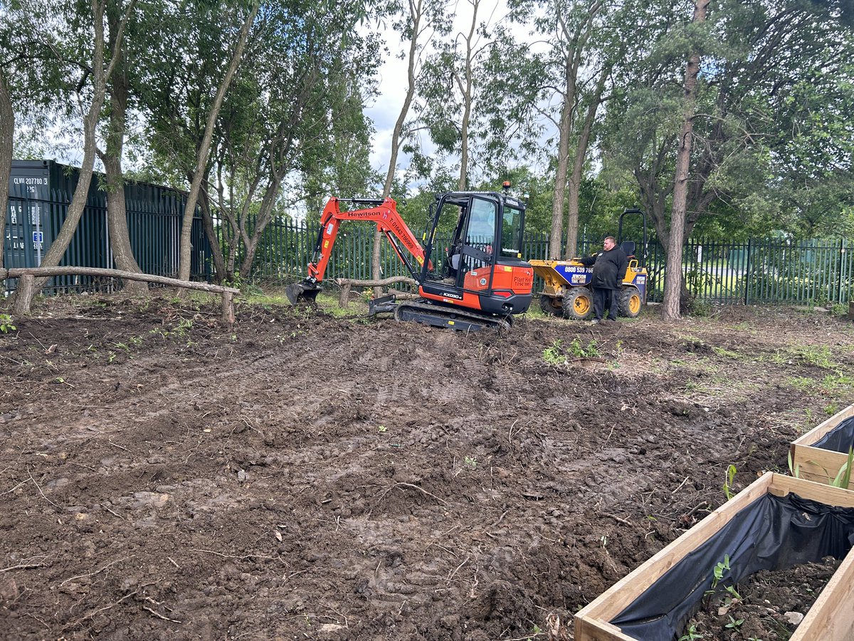 CaldiPrimary's tweet image. Thank you @MbroCouncil for your help and support with our Memorial Garden project #BIGHearted 💚 @AETAcademies @Tees_Issues @CNicholson_Edu @vianclark @ShonetteBason