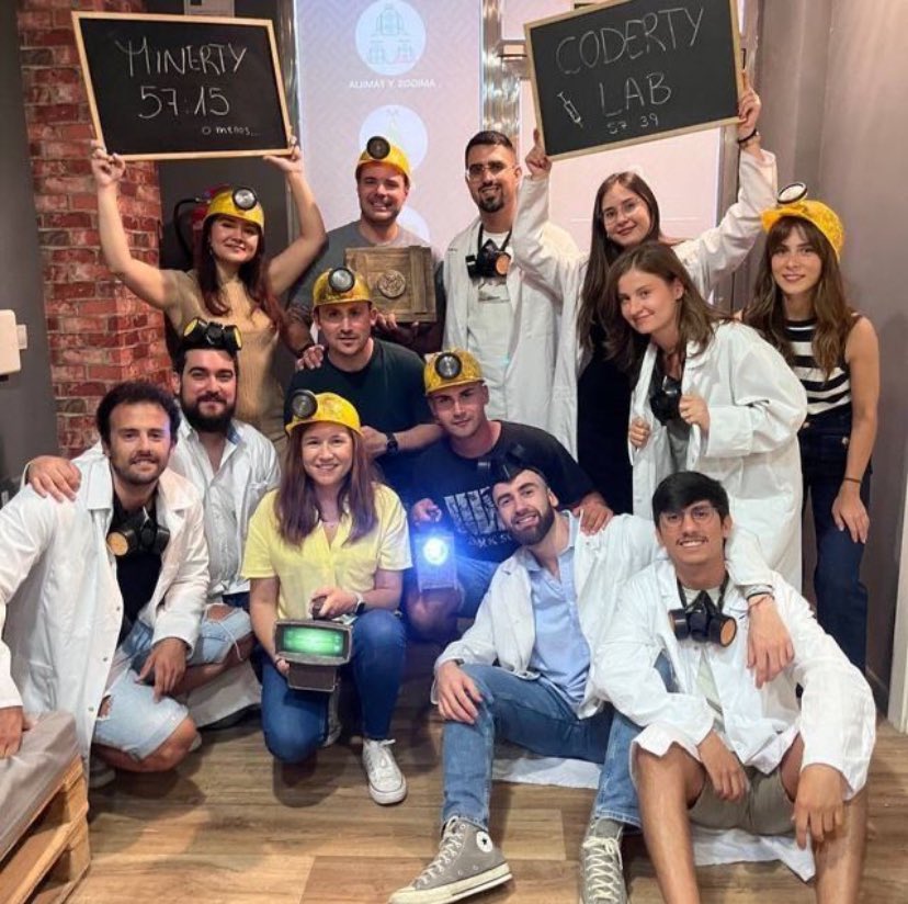 CodertyStudio's tweet image. Nuestra idea de una buena actividad de #teambuilding para salir de la oficina, es bajarnos a una mina y salvar el mundo de una catástrofe química. 😎
¡Una tarde insuperable! 🎉
#TeamCoderty #escaperoom #desarrollodesoftware