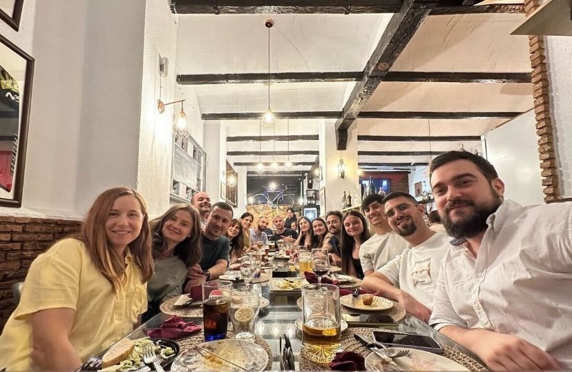 CodertyStudio's tweet image. Nuestra idea de una buena actividad de #teambuilding para salir de la oficina, es bajarnos a una mina y salvar el mundo de una catástrofe química. 😎
¡Una tarde insuperable! 🎉
#TeamCoderty #escaperoom #desarrollodesoftware