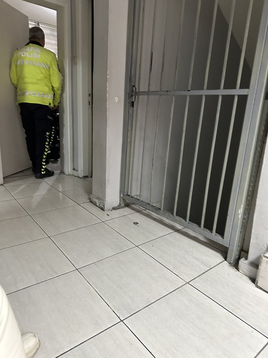 guys i get arrested thanks to <a href="/Cobratate/">Andrew Tate</a> being a b*tch, we will come live in a few hours, $MATRIX is attacking us.

#freesphynxdev