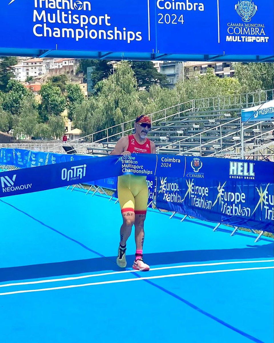 Nuestro Kini Carrasco, Campeón de Europa de Duatlón en Coimbra este fin de semana 👑. 1, 2, 3, 4, 5, 6, 7, 8 y... ¡9! Sí, NUEVE títulos que aglutina en sus vitrinas como este y que supone la mejor forma posible de encarar la recta final de su #CarreraAParís 🔝. ¡Enhorabuena!