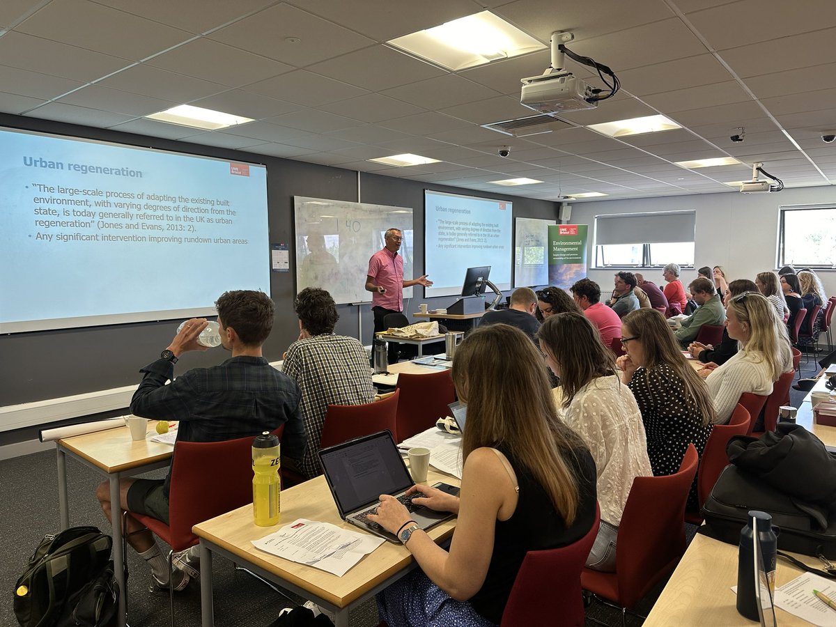 <a href="/TallonAndrew/">Andrew Tallon</a> presenting his lecture on urban regeneration in Bristol to the <a href="/geographysw_/">geography southwest</a> <a href="/UWEBristol/">UWE Bristol</a> conference this afternoon! 🏙️