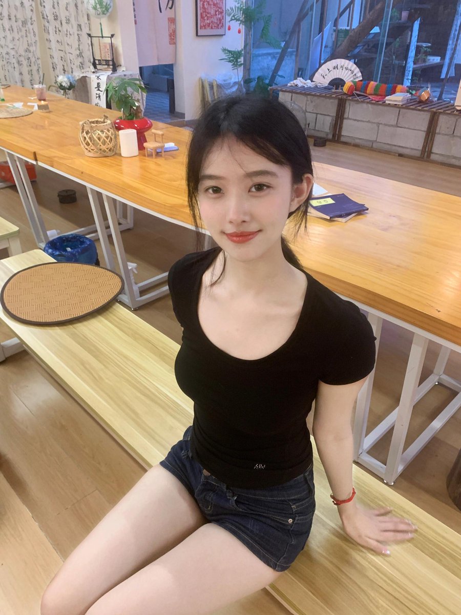 今天扎的低马尾😘