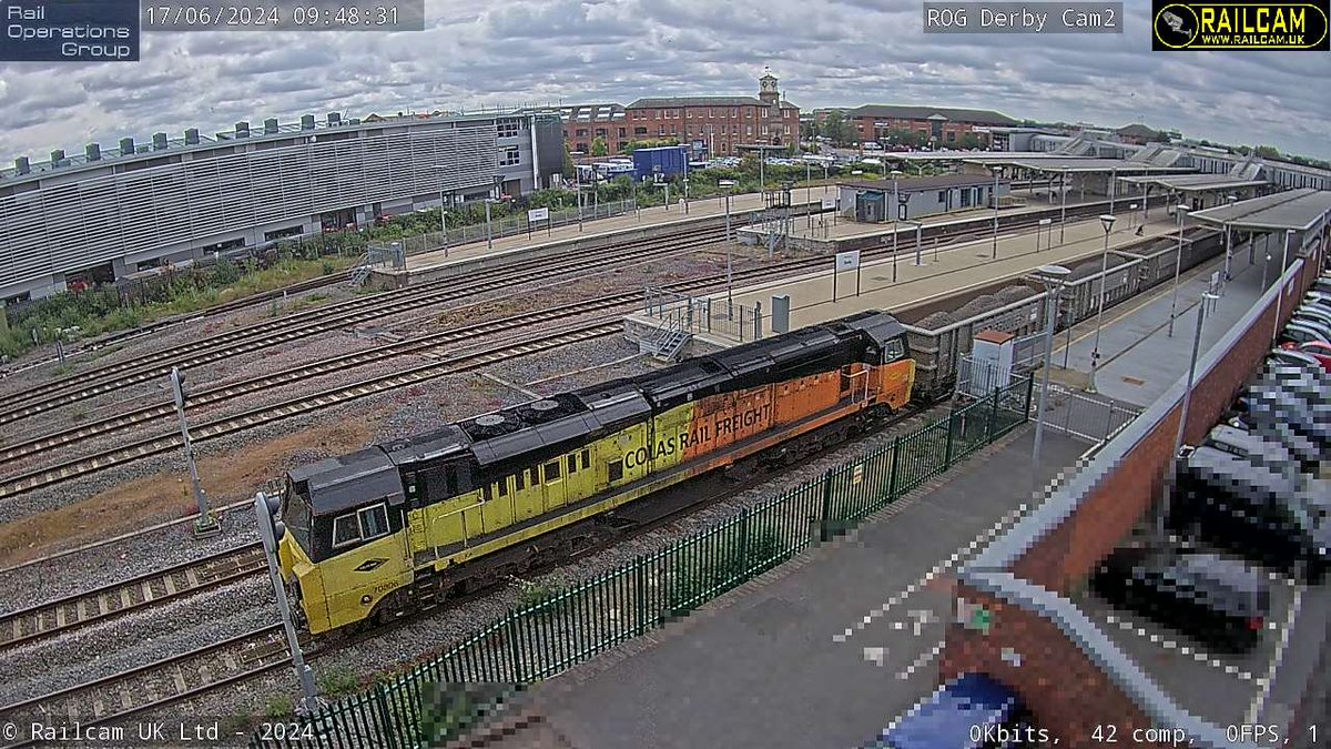 railcamlive's tweet image. Loco Fest - Derby Edition📸

@ColasRailUK #Class70 70806 (6E29), @RailOpsGroup #Class37 37608 'Andromeda' &amp;amp; #Class93 93001 (0Q67),  @LocoServicesGrp #Class37 37425 &amp;amp; 37558 (0Z25) &amp;amp; @LoramUK #Class37 37418 'An Comunn Gaidhealach' &amp;amp; 37508 (0Z37).

🎦#Derby @RailOpsGroup
📅17/06/24