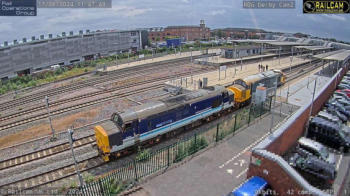 railcamlive's tweet image. Loco Fest - Derby Edition📸

@ColasRailUK #Class70 70806 (6E29), @RailOpsGroup #Class37 37608 'Andromeda' &amp;amp; #Class93 93001 (0Q67),  @LocoServicesGrp #Class37 37425 &amp;amp; 37558 (0Z25) &amp;amp; @LoramUK #Class37 37418 'An Comunn Gaidhealach' &amp;amp; 37508 (0Z37).

🎦#Derby @RailOpsGroup
📅17/06/24
