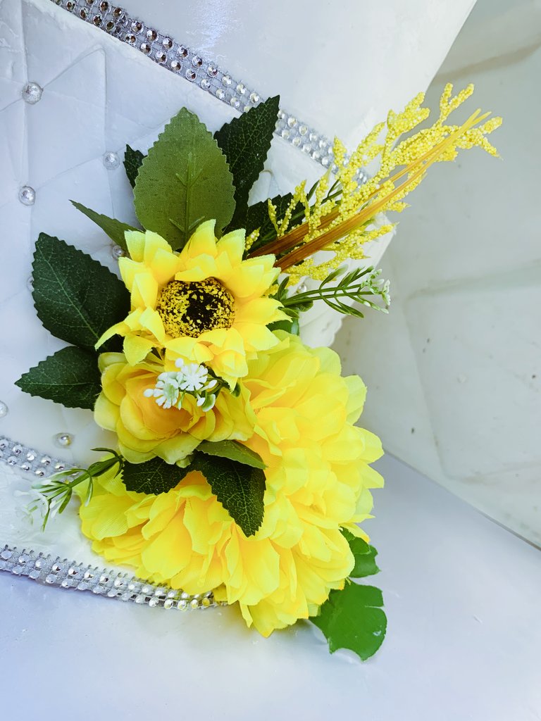 Dea_edibles's tweet photo. We make detailing a priority when you give us a job to doโ
โ
โ
Wedding cake for a client ๐๐คญ๐ฅฐ
#weddingcake
#cakevendor
#cakevendorinsangooota
#Sangobaker https://t.co/5EoTMepaej