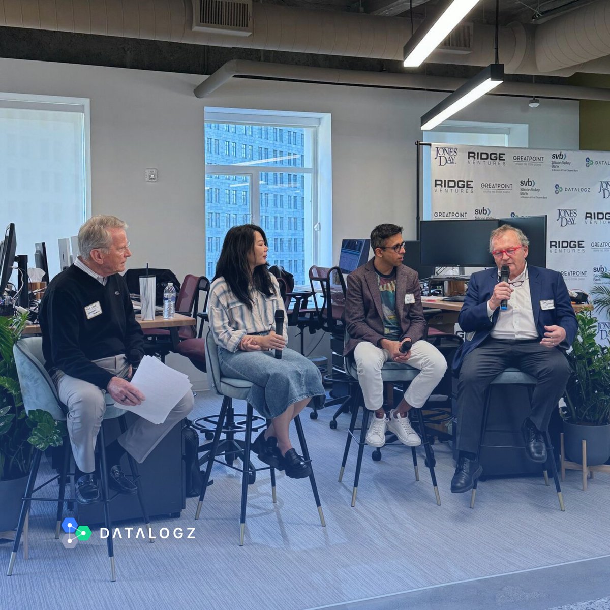 datalogz's tweet photo. Our recent event at the #SnowflakeSummit in #SanFrancisco was a huge hit! 🚀

We extend our heartfelt thanks to our sponsors, @GreatPointVC, @SiliconVlyBank, @ridgevc, and @JonesDay, for their invaluable support. https://t.co/MYUNwIewVC