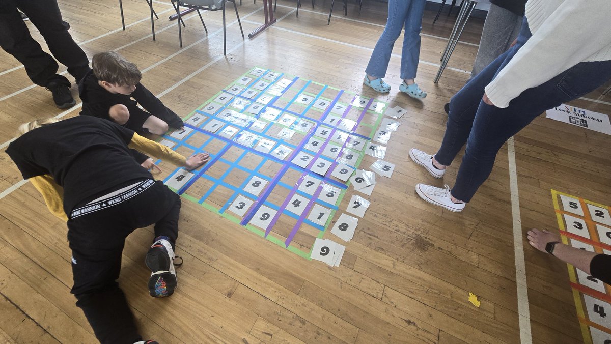 Excited to share STEM Fair was a success (we stopped counting at 412 attendees)...in 2 hours. There was so many stalls including slime/lava lamps/VR/Lego coding /micro:bits/bridge building/music technology/crafts and more. All were STEM work happening in @shawlands_acad (2)