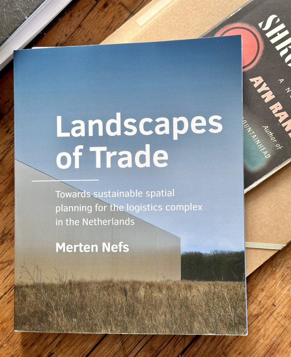 jaapmodder's tweet photo. Wat is er aan de hand in #dozenland? Ons landschap verdwijnt onder de golf van logistieke dozen. Merten Nefs zocht het uit en ik praat er met hem (en met u) over, as woensdag 19 juni vanaf 17 uur bij de @Deltametropool in het @NieuweInstituut ➡️ #verdozing #landscapesoftrade https://t.co/4yX9GCA4NC