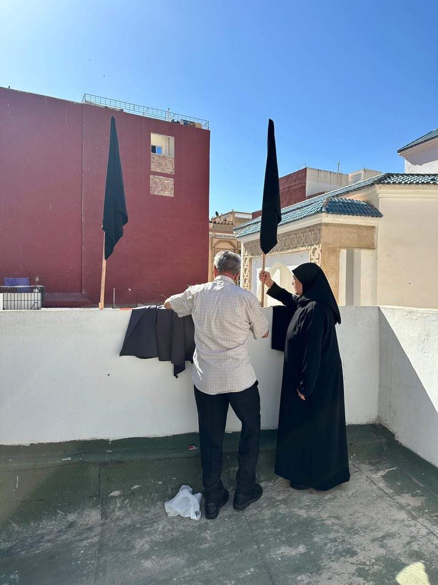 العيد الثامن لعائلة ناصر الزفزافي وعائلات باقي معتقلي حراك الريف من دون أبنائهم.. وسنوات أعياد/حداد طويلة متكررة كذلك لعائلات الصحفيين وكافة المعبرين عن الرأي المعتقلين بشكل ظالم و تعسفيا في السجون المغربية.. مقاعدهم شاغرة على موائد العيد لسنة أخرى..
#FreeKoulchi