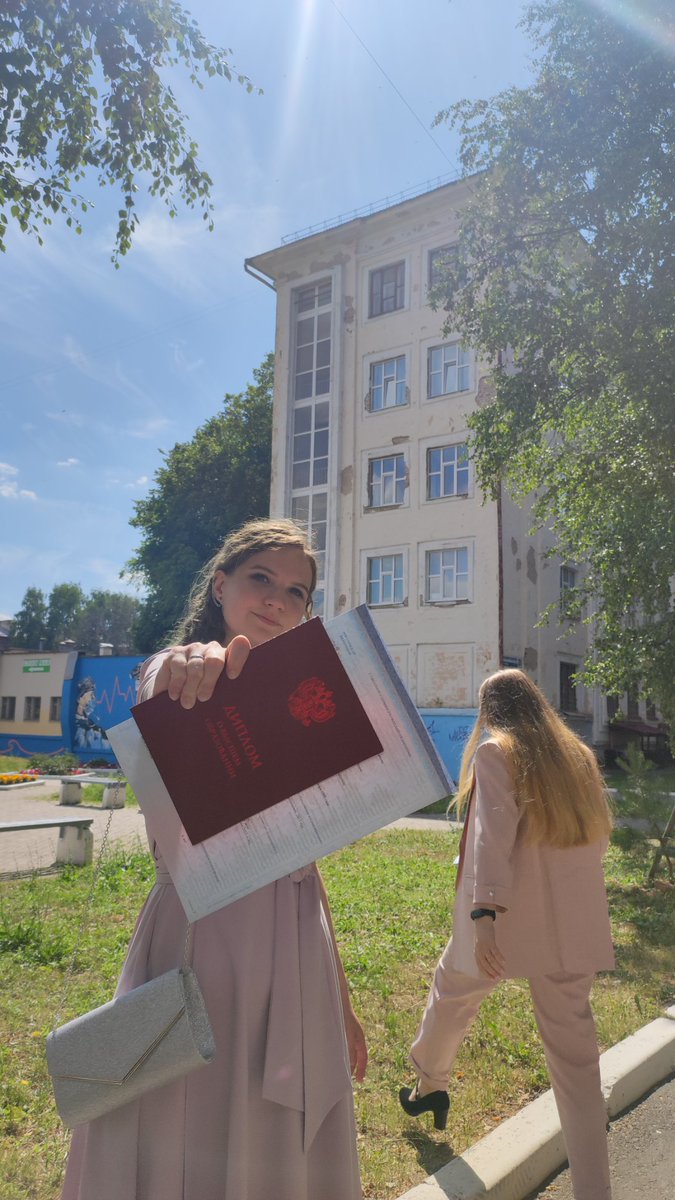 iron__hydroxide's tweet photo. АААА БЛЯ, Я ТАК-ТО НЕ ПИСАЛА ТУТ, ЧТО В ПРОШЛОМ ГОДУ ЗАКОНЧИЛА МЕД С КРАСНЫМ ДИПЛОМОМ 
(Это пока мой самый мощный флекс) https://t.co/67AHG638sI