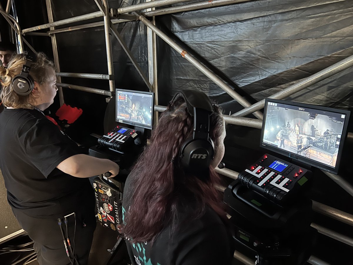 Some of our brilliant students have been working the events at Lincoln Castle this weekend! Here's two of our level 2s (Holly and Jemma) follow-spotting for Jess Glynne 👏 #TeamTTSM

<a href="/unilincoln/">University of Lincoln, UK</a> <a href="/UoLCreativeArts/">Lincoln School of Creative Arts</a>
