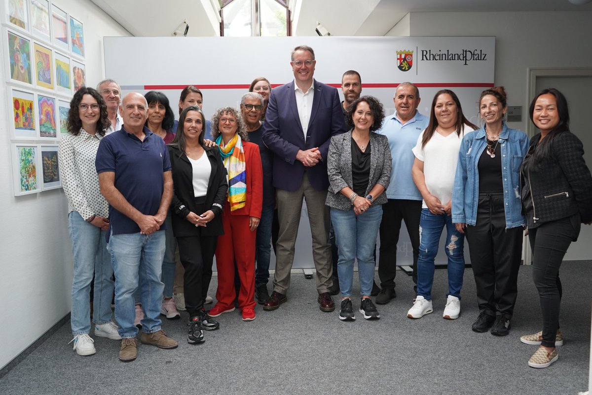 Arbeitsminister <a href="/Alex_Schweitzer/">Alexander Schweitzer</a> hat heute eine Delegation israelischer GewerkschafterInnen empfangen. Neben einem Austausch über die Wichtigkeit von Gewerkschaften für die Demokratie betonte der Minister die Solidarität des Landes #RheinlandPfalz mit Israel.