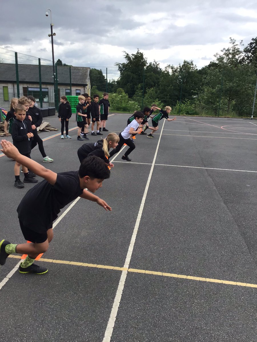 RSchPrimaryPE's tweet photo. It’s FITNESS IN 5 week 🎉🥳 &amp; to kick start it, one of our fabulous events this afternoon was athletics with Miss Yearby. Learning the art of sprinting &amp; the different phases of a race (drive phase, main phase, dip phase).Thank you Miss Yearby! #Fin5 #wearefitandreadyforourfuture https://t.co/yOZLRWbbm6