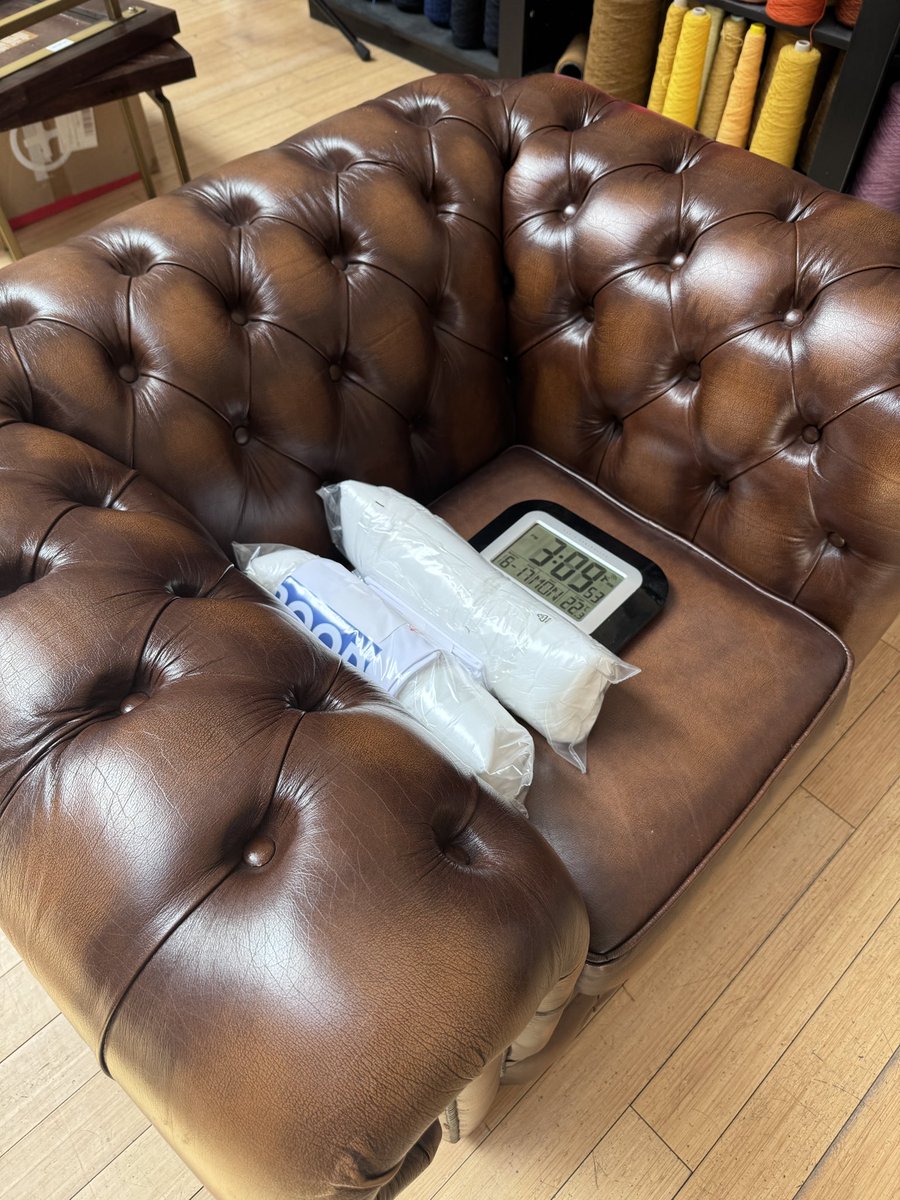 HolyroodSources's tweet photo. The Chesterfields are back.
The cushions are box fresh.
And we have a clock to keep us on time.
Must be #HolyroodSourcesLive
@CalumAM, @geoffaberdein, @akmaciver & you, putting questions to politicians on the economy tonight.
In association with @SFE_tweets_ and @EY_UKI https://t.co/OXXS7jxyEo
