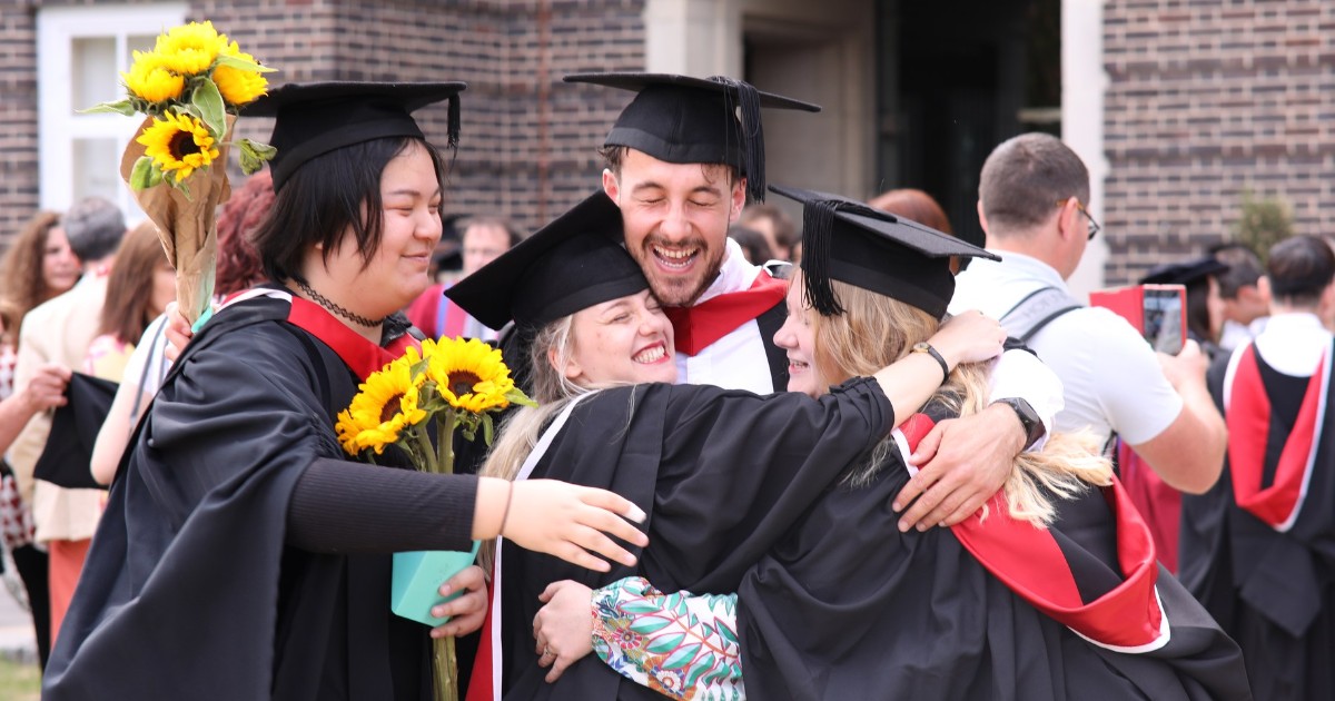 MiddlesexUni's tweet image. The countdown to graduation is on 🤩 

Only one more week until you get to celebrate all your hard work ❤️ 

If you’re wondering what to expect on the big day, check out this video for a graduation day walk-through  👉 bit.ly/3z2lxCz 

#MDXGrad