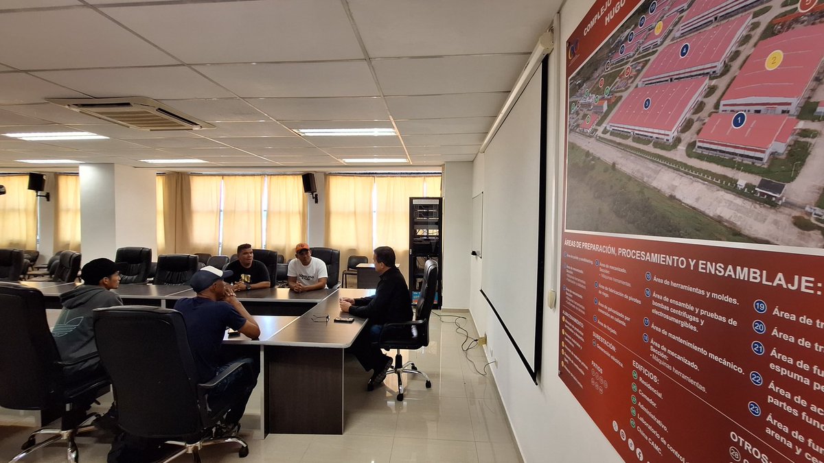 Ing. Carlos Faría, se reunió con coordinadores de la Misión "Robert Serra" y del Movimiento de Jóvenes del Barrio de Anaco para estrechar lazos revolucionarios y garantizar el apoyo popular a los programas del gobierno. <a href="/NicolasMaduro/">Nicolás Maduro</a> <a href="/delcyrodriguezv/">Delcy Rodríguez</a> <a href="/CVG_Oficial/">Corporación Venezolana de Guayana - CVG</a> <a href="/Fariacrt/">Carlos Faria</a>